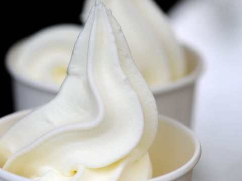 Das Frozen Yogurt von joli mont wird in der Manufaktur frisch gemischt. Alle Zutaten sind biozertifiziert.